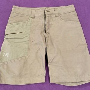 Arc’teryx men’s shorts 30 inch waist. Khaki with zipper pocket